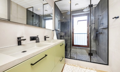 naidisena renoveeritud vannituba peetris