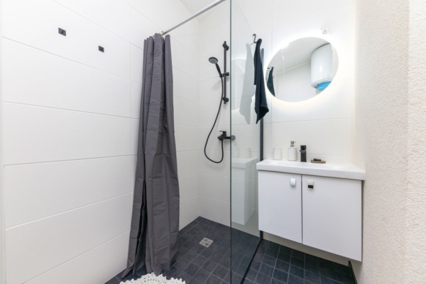 remonditud-pooningukorteri-vannituba