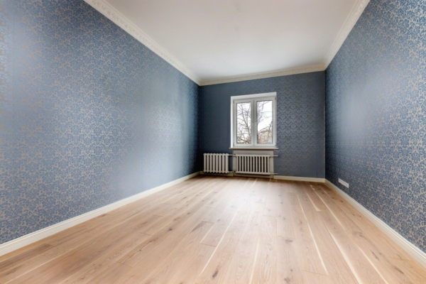 Koidu tn kivimaja korteri kaasajastamine 5 renoveeritud-korter-laekarniisiga