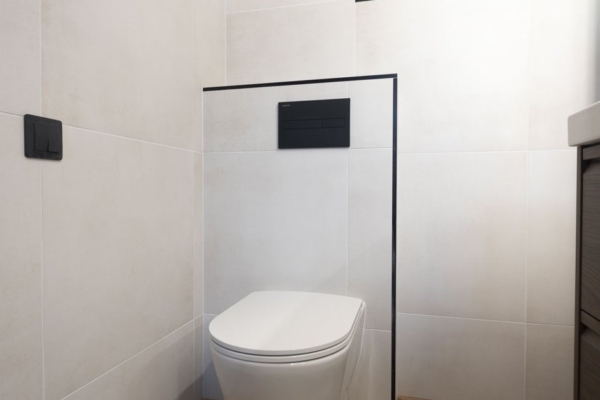 Ridaelamuboksi vannituba, mis valmis meistrite käe all 4 seinasisene-wc-remonditud-vannitoas