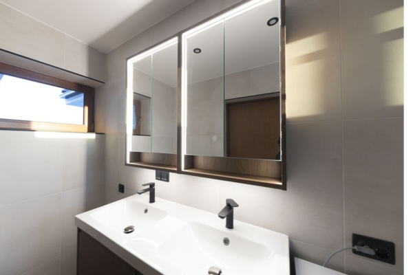 Ridaelamuboksi vannituba, mis valmis meistrite käe all 5 vannitoa-remont-valmis-too-kahe-valamuga-vannituba