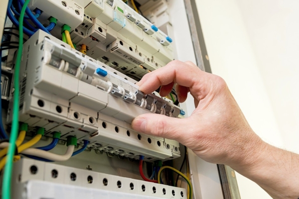 Elektrisüsteemi vahetus 1 elektrisysteemi-vahetus-ja-kohandamine