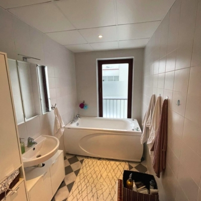 Vannitubade näidised – 3 renoveeritud vannituba 1 renoveerimata-vannitoa-naidis-uusarendusest