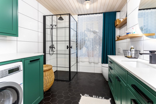 naidisena-avar-remonditud-vannituba