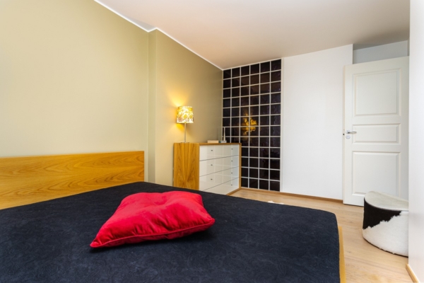 padi-magamistoa-voodil