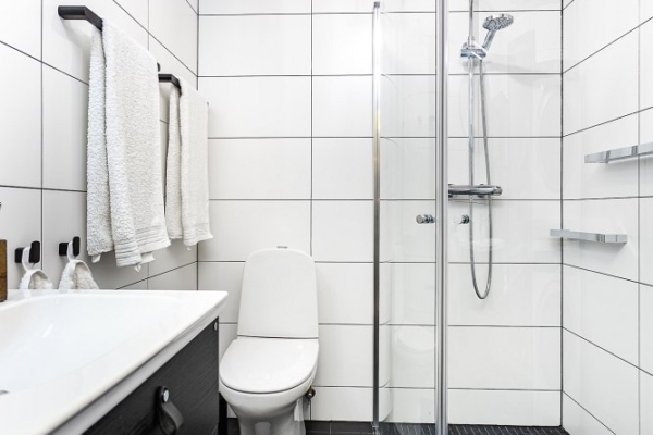 Väikese vannitoa remont – vaata ilusat tulemust! 3 vaike-vannituba-1