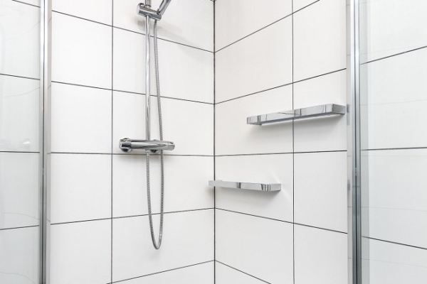 Väikese vannitoa remont – vaata ilusat tulemust! 4 remonditud-vaikese-vannitoa-dushinurk