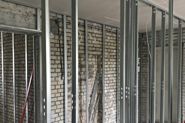 Südalinna kolmetoalise korteri remont 3 korteri-siseseinte-karkass