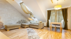 katusekorteri-remonditud-elutuba